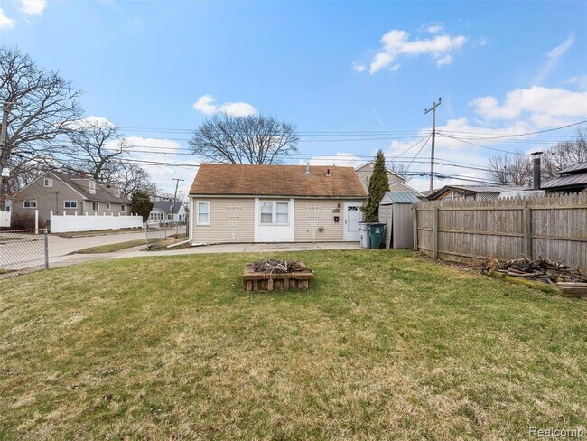 Foto del edificio - 23462 Carlisle Ave