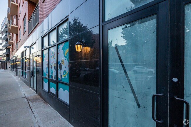 Foto del edificio - 71-66 Parsons Blvd