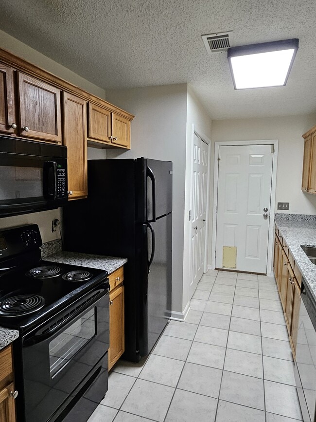 Building Photo - 1151 Hunter Trail