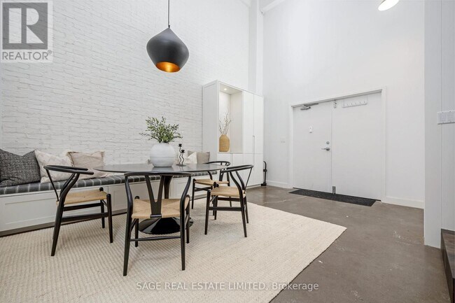 Photo du bâtiment - 326 Carlaw Ave