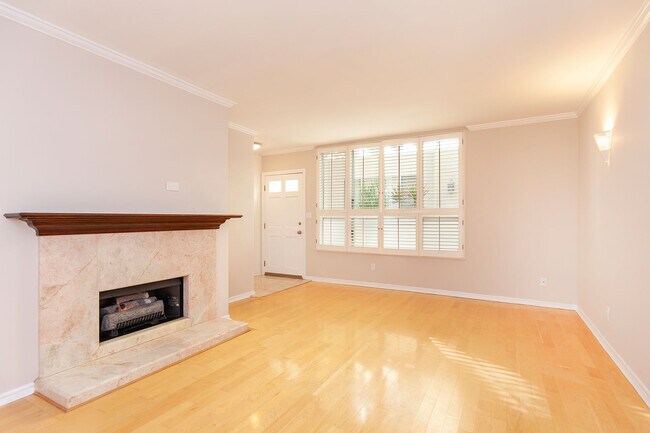 Living Room - 933 17th St