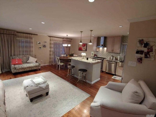 Foto del edificio - 15-60-60 208th Pl