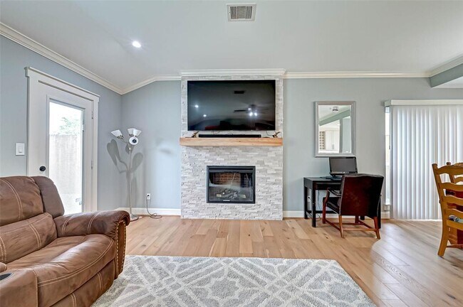 Foto del edificio - 5019 Blueberry Hill Dr