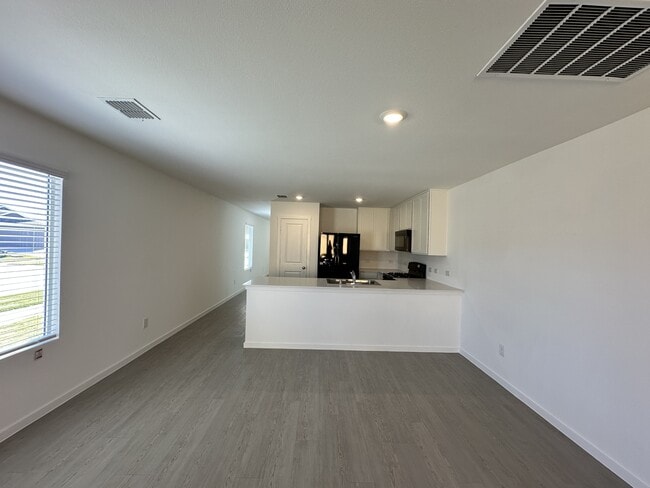 Foto del edificio - 1037 Raintree Rd