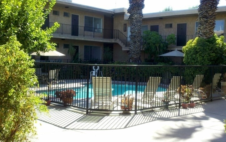 Primary Photo - 17400 Burbank Blvd
