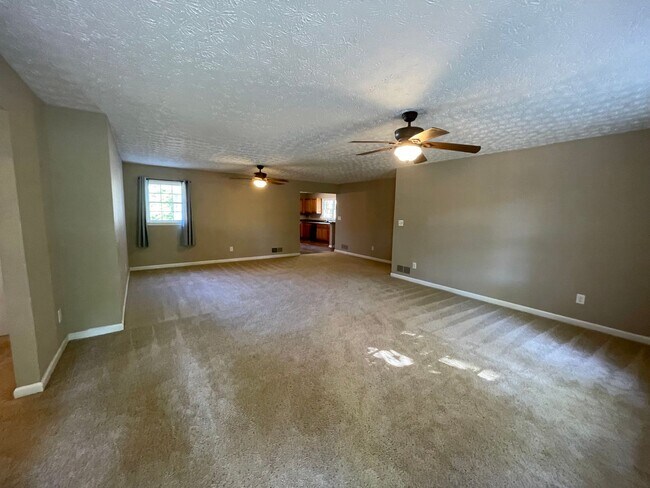 Building Photo - Updated 3 Bed/2 Bath Ranch on 5 BEAUTFUL A...