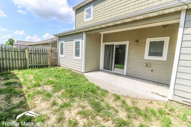 Foto del edificio - Amazing 3 bedroom 2.5 bathroom duplex in a quiet neighborhood!