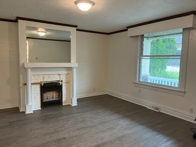 Building Photo - 103 N 7th St