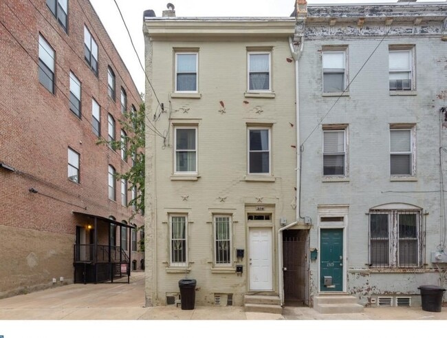 Building Photo - 1521 Palethorp St