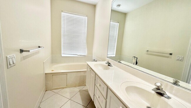 Building Photo - 2171 Tigris Dr
