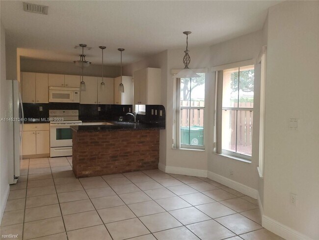 Building Photo - 3 br, 2.5 bath House - 271 Aspen Way # 271