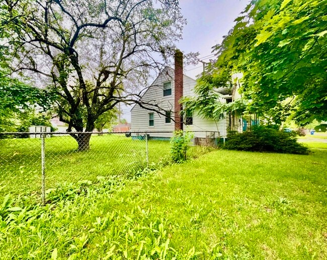 Building Photo - 1089 Cleveland Ave