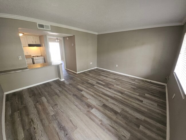 Foto del edificio - 131 Water Front Way