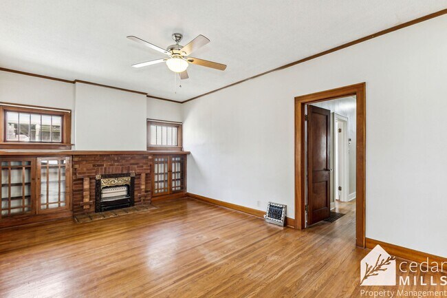 Building Photo - Sprawling Riverside Home