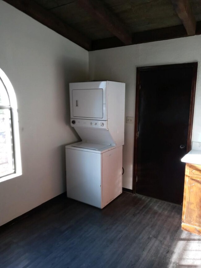 Washer & Dryer included - 17 Calle Baca