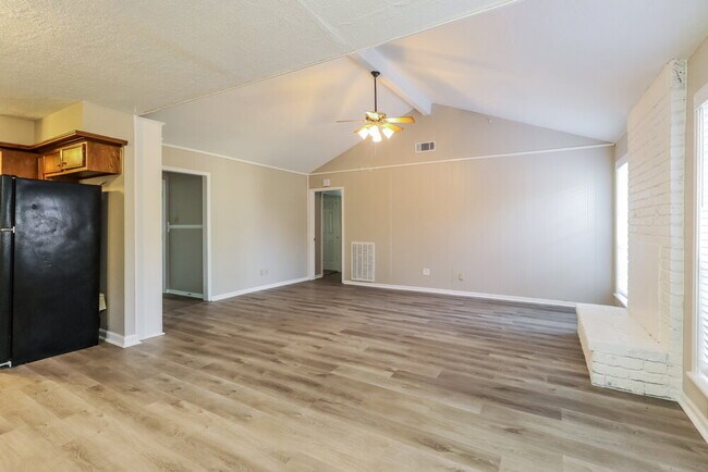 Building Photo - 4714 Glendower Dr