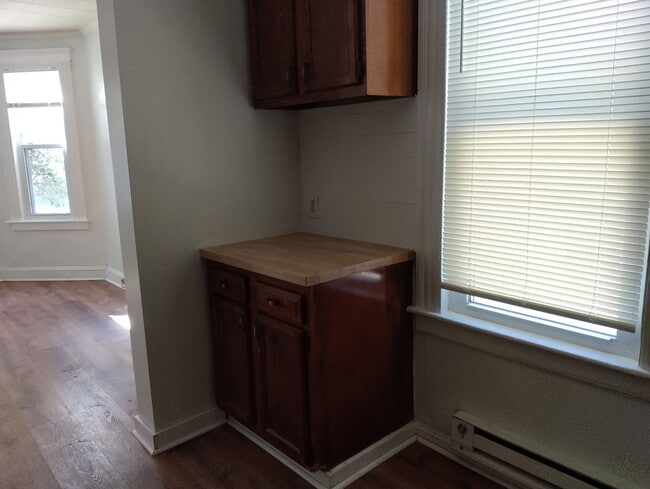 Building Photo - 113 Division St