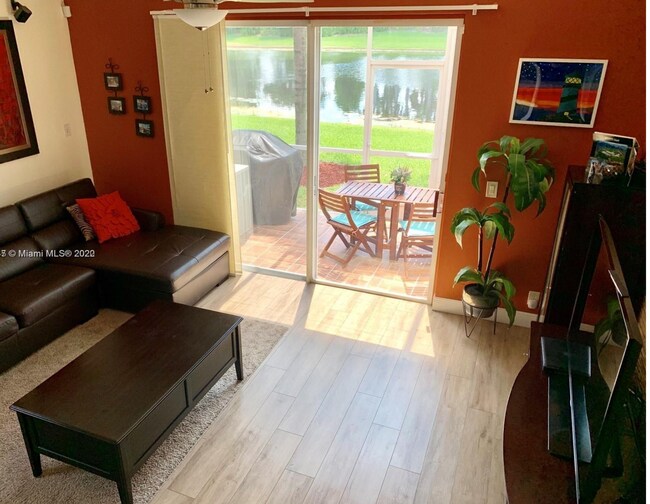 Foto del edificio - 2249 Salerno Cir