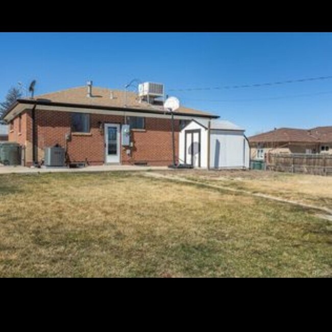 Foto del edificio - 10454 Grant Dr