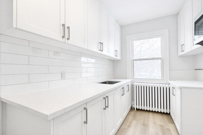 Photo du bâtiment - 5325 Van Alstyne Pl