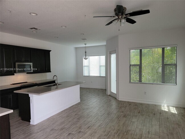 Building Photo - 11507 SW 13th Dr