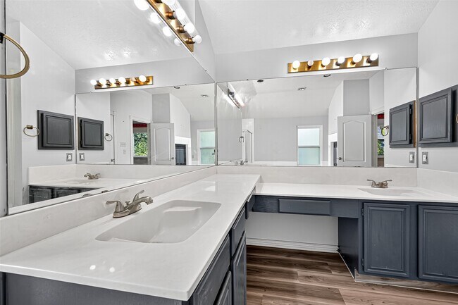 Building Photo - 2918 Colonel Ct Dr