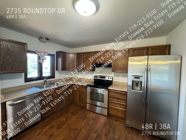 Building Photo - Amazing 4 Bedroom Home With Great Mountain...