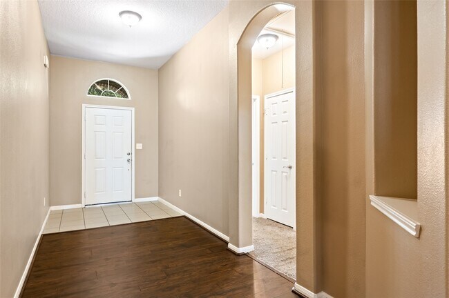 Building Photo - 8618 E Highlands Crossing