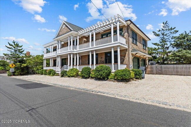 Building Photo - 1043 Barnegat Ln