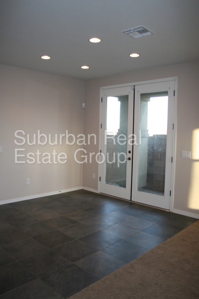 Building Photo - 226 W Paseo Celestial