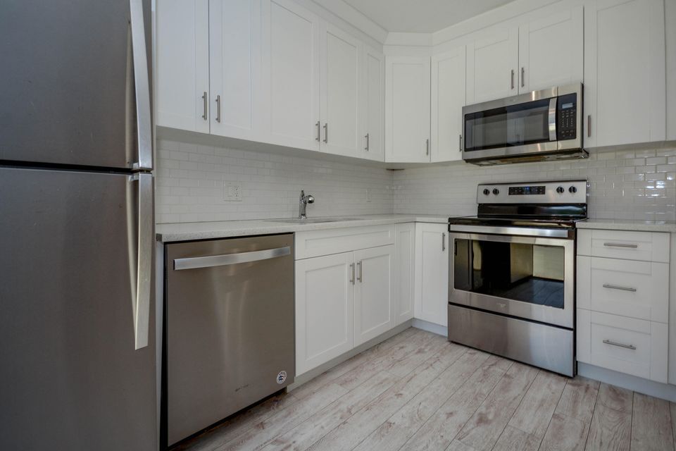 Foto del edificio - 3157 Gardens East Dr