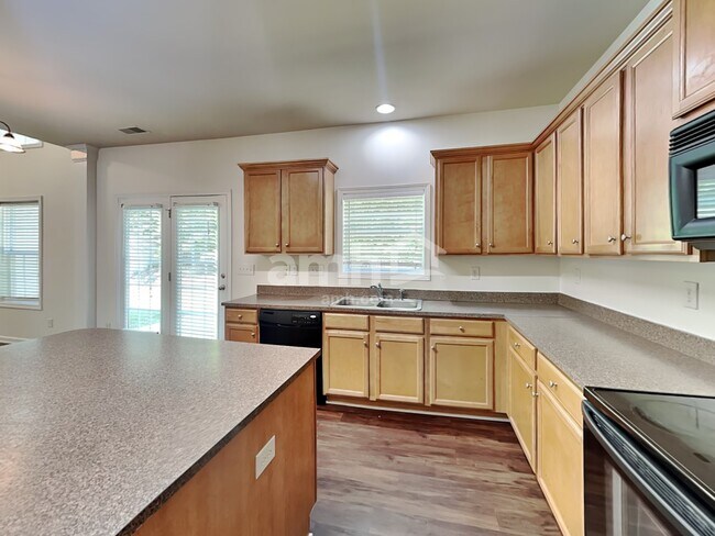 Building Photo - 9839 Jeanette Cir