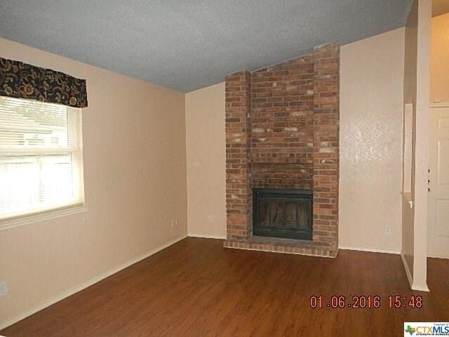 Building Photo - 2101 Carousel Dr