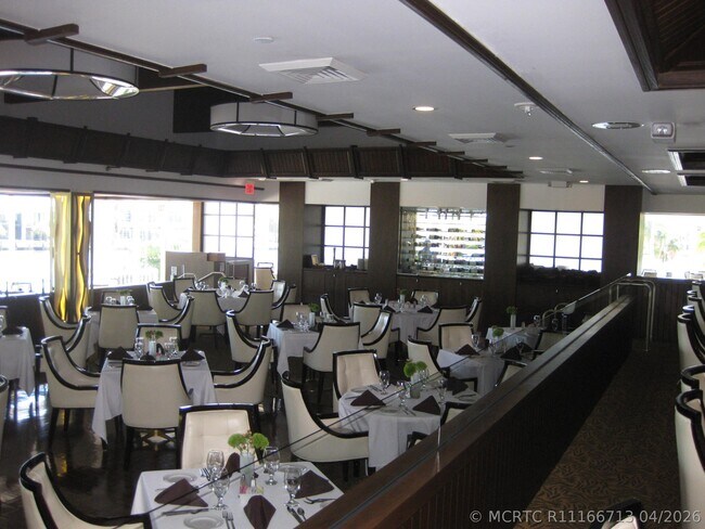 Building Photo - 20281 E Country Club Dr