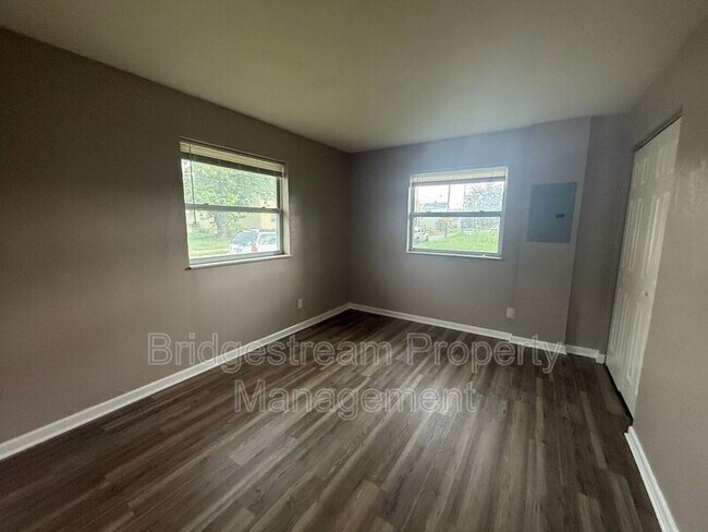Foto del edificio - 38 Burkhardt Ave