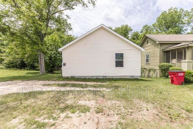 Building Photo - 1435 3rd St