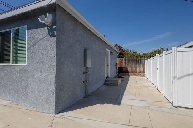 Foto del edificio - Brand New ADU in Silver Lake
