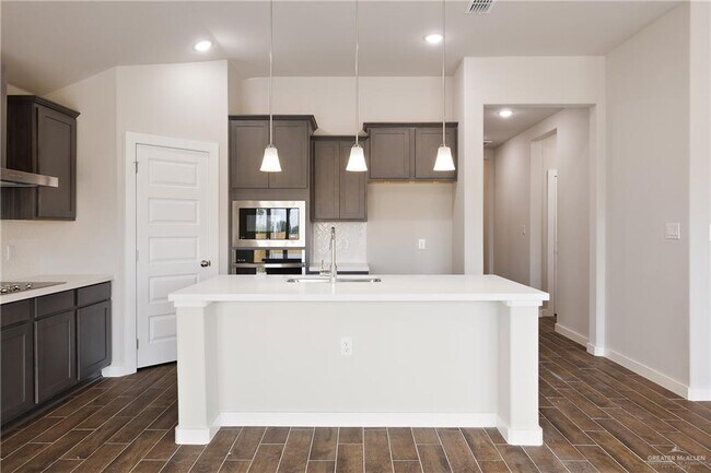 Foto del edificio - 5004 Oleander Ave