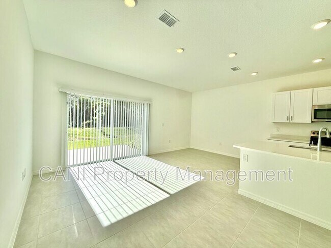 Foto del edificio - 212 Riverfront Wy