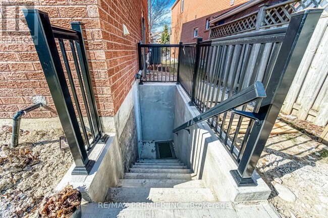 Building Photo - 133 Bernard Ave