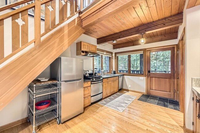 Building Photo - Short Term Leases Available - Furnished Ca...