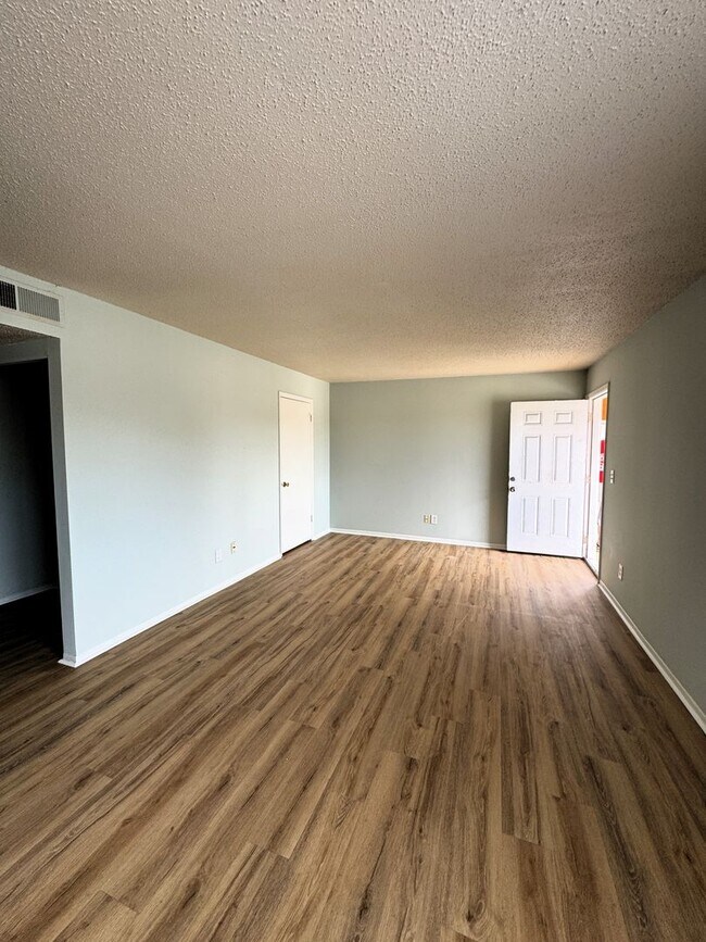 Foto del edificio - Move-In Special!!!