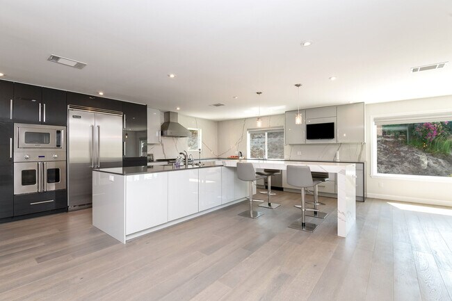 Kitchen - 11401 Dylan Plz