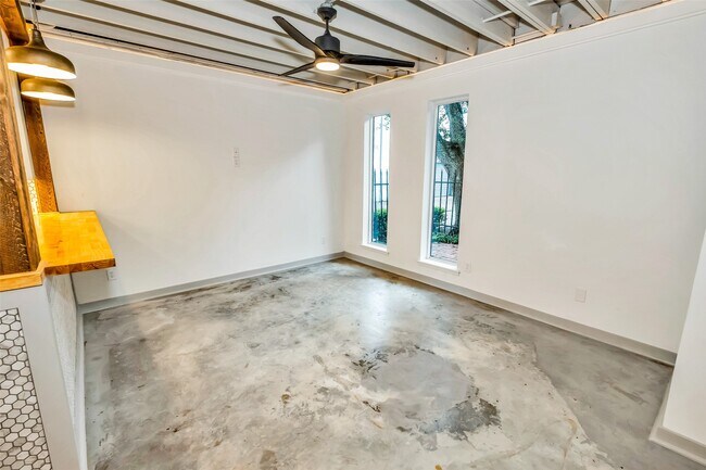 Foto del edificio - 1300 Augusta Dr
