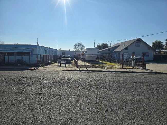 Building Photo - 2065 Atwater Blvd