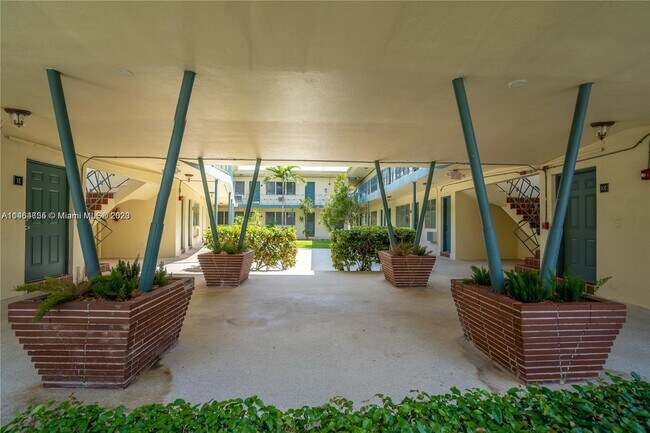 Building Photo - 10190 E Bay Harbor Dr