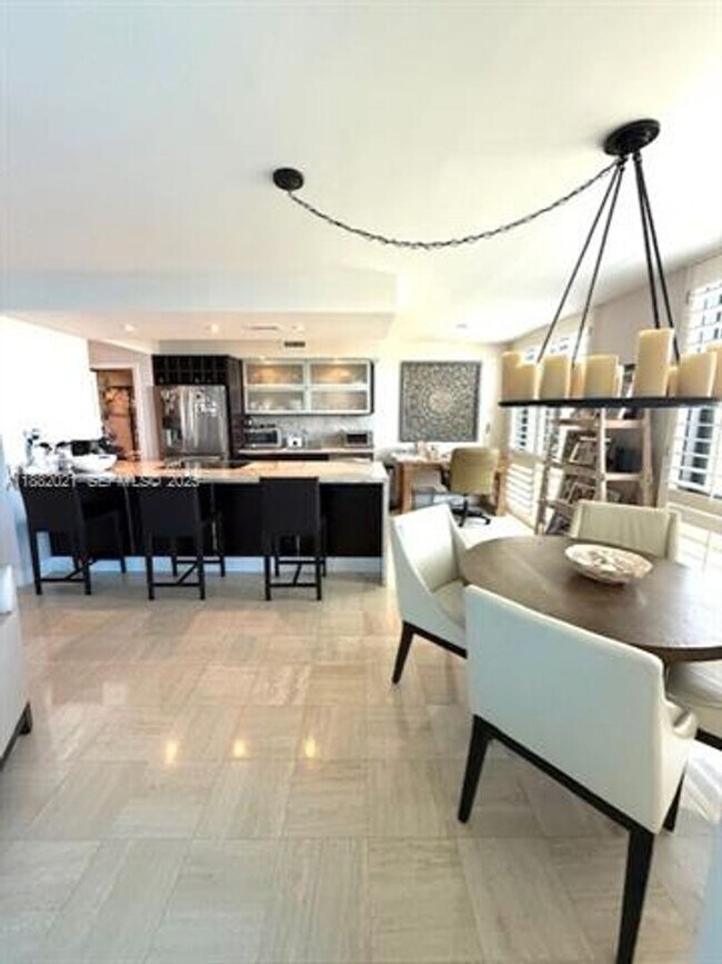 Foto del edificio - 1121 Crandon Blvd