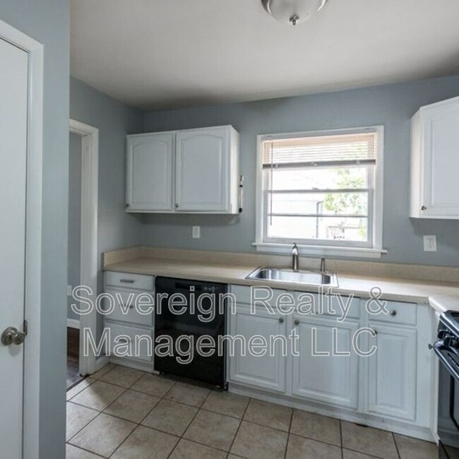 Building Photo - 4085 Kenora Dr SW