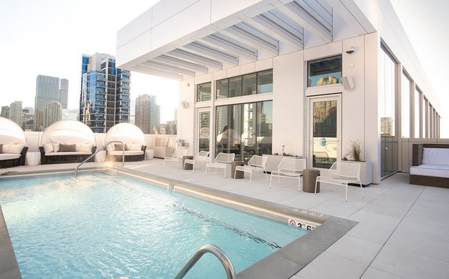 Building Photo - 102 W Chicago Ave