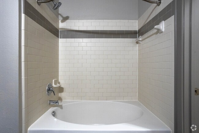 1 BR, 1 BA - 661 SF - Alden Park Kingsland